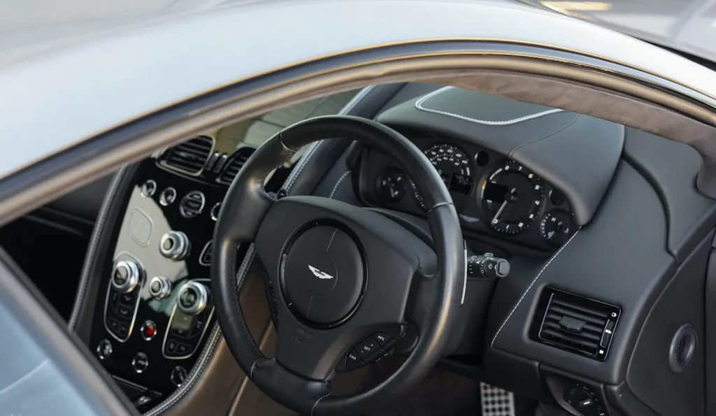 Aston martin  db9 7nbmq4bbnge4jylboebze