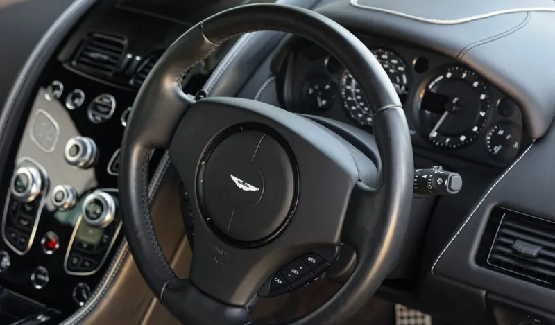 Aston martin  db9 b8kf4bdg2q6padi5m27hx