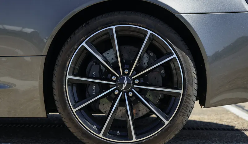 Aston martin  db9 d0w5i70fcewckumk08flk
