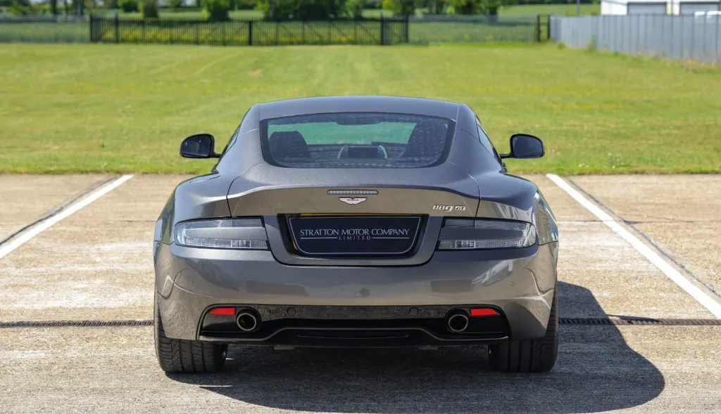Aston martin  db9 j2gftsia5xvpn29miny4d