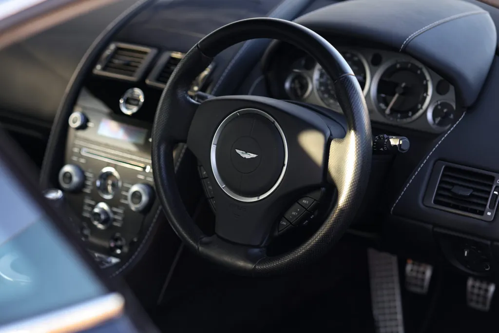 Aston martin v8  k4xksnxsl 2mi5heeeb0