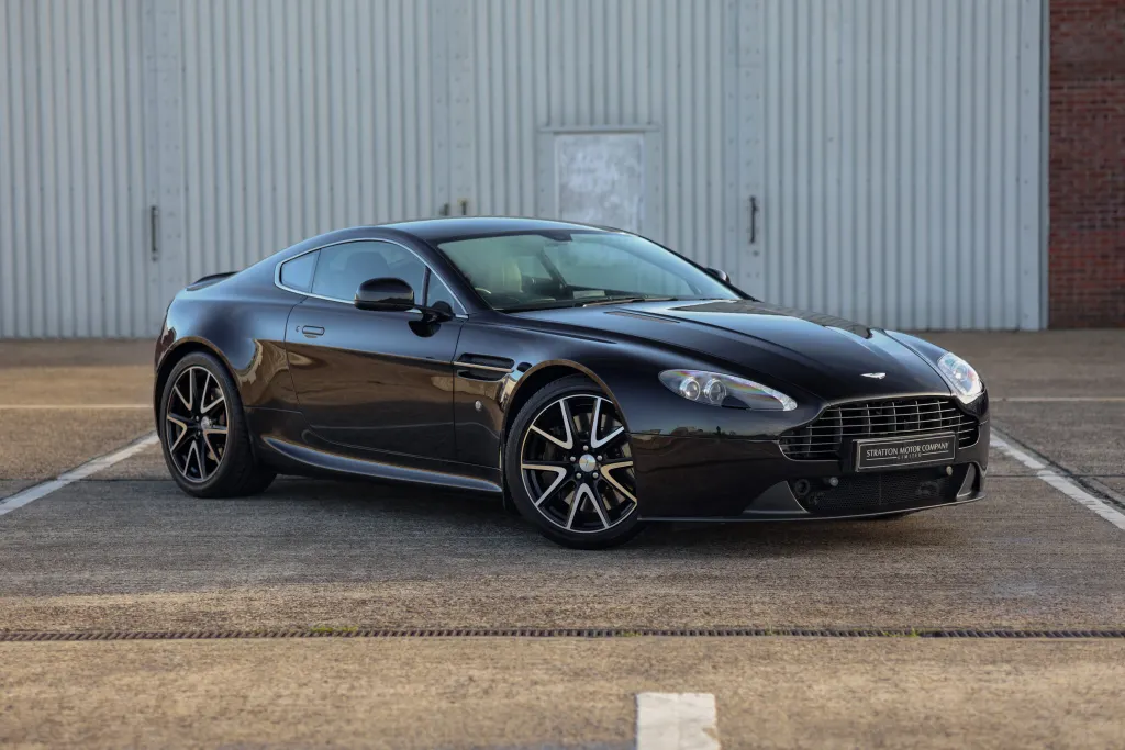 Aston martin v8 0  7nnhnusepoplqyiwn7