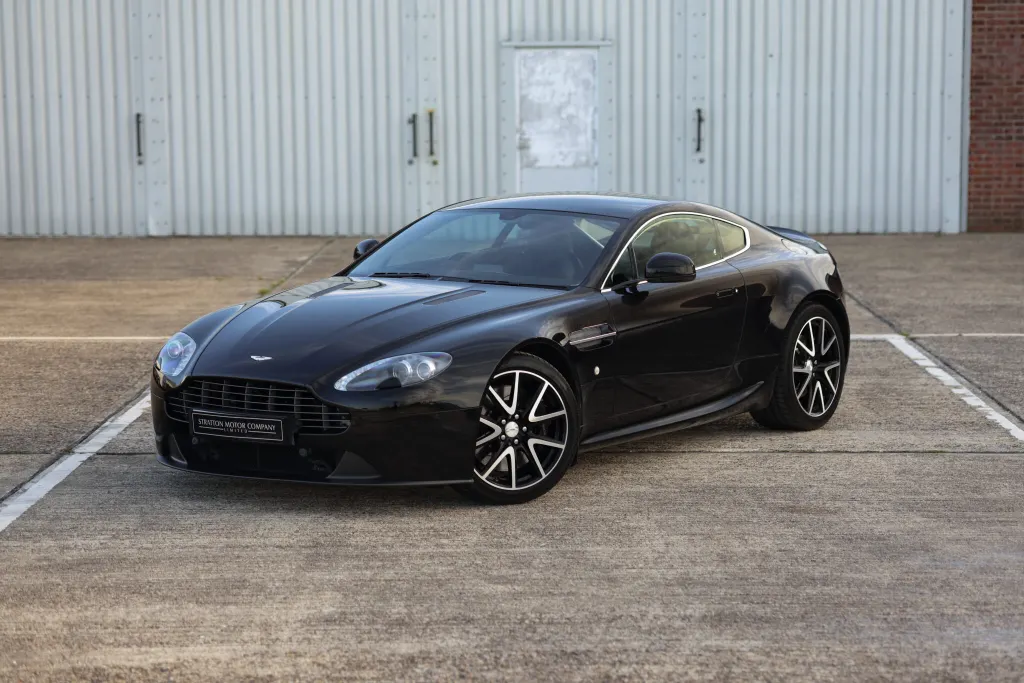 Aston martin v8 3ysbbzh2o dbo7gcxicd2