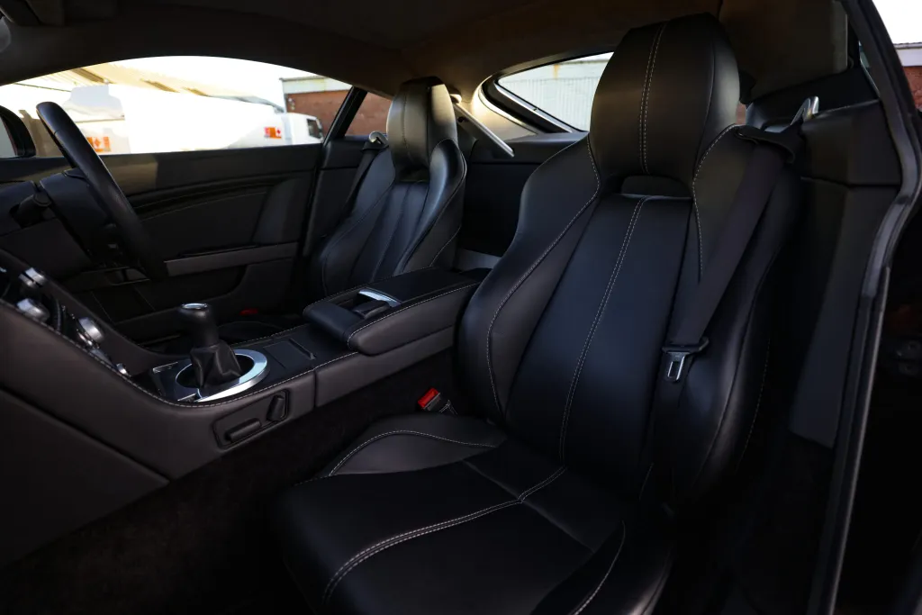 Aston martin v8 bypjmdy2mcl45zcextne2
