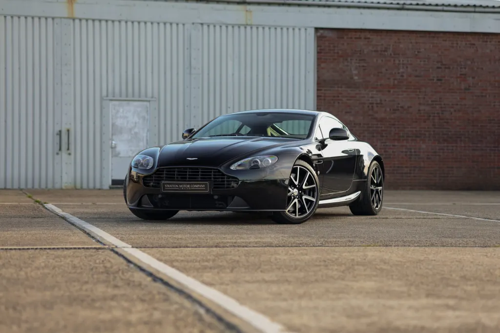 Aston martin v8 ssesvrgmgq42n6ngltles