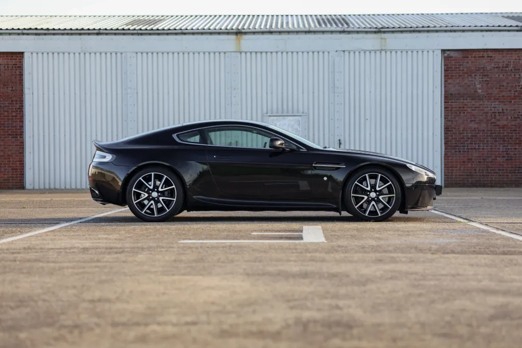 Aston martin v8 tzg6hif1zcl2qzzjvmlv6