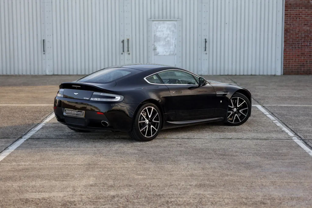 Aston martin v8 afcnepu fmilctwmaahsh
