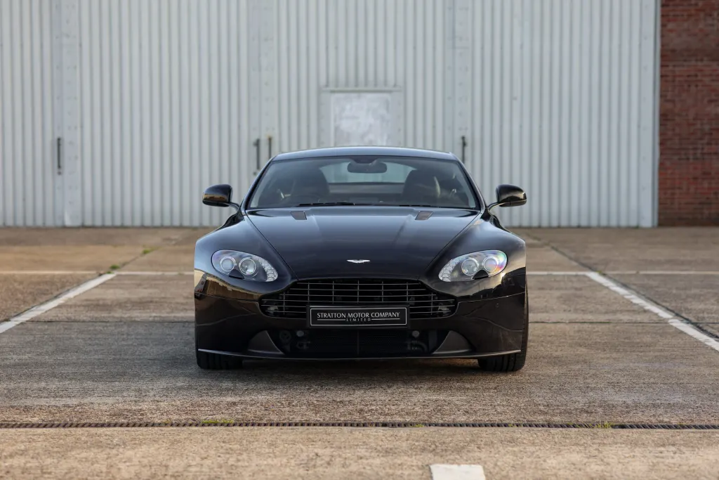 Aston martin v8 kwefja3rrzawrla6bplcx
