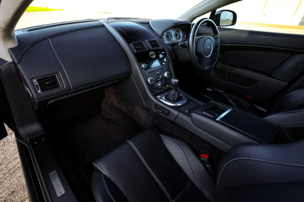 Aston martin v8 wb5nvvfdfw1bvacgvfwgk