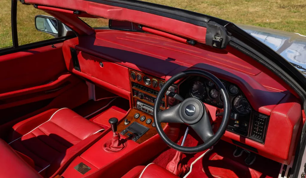 Aston martin v8 nael8o0xac1c1wzkdm4uv