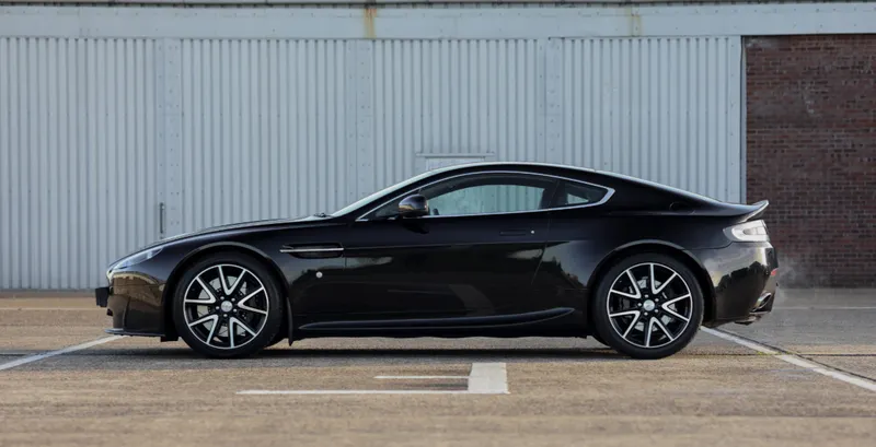 Aston martin v8 vantage 5u8k6r47re9yqcbibbvda