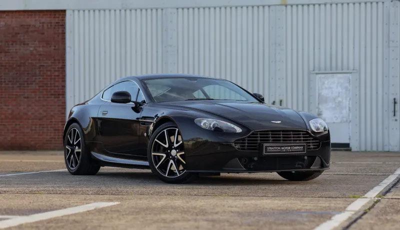 Aston martin v8 vantage ciqha6vsbu5q6m88dyrjh