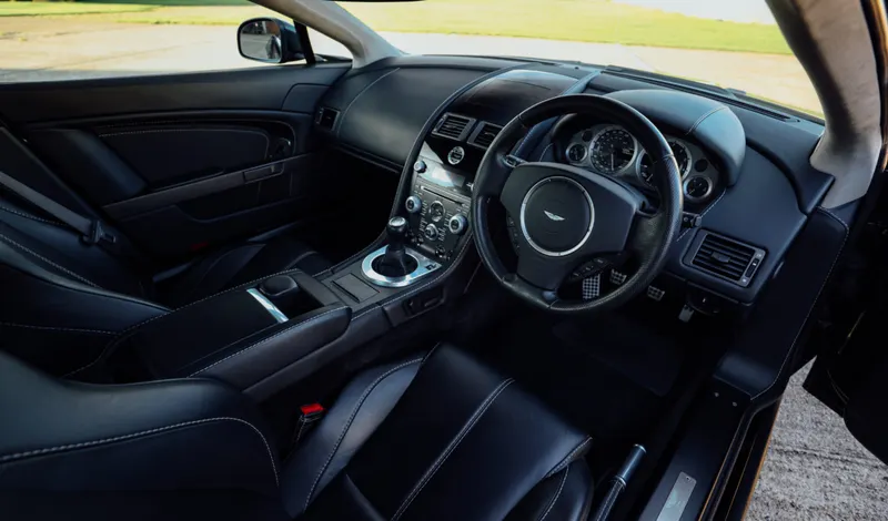 Aston martin v8 vantage knxvfzpl alfti8smu1dh
