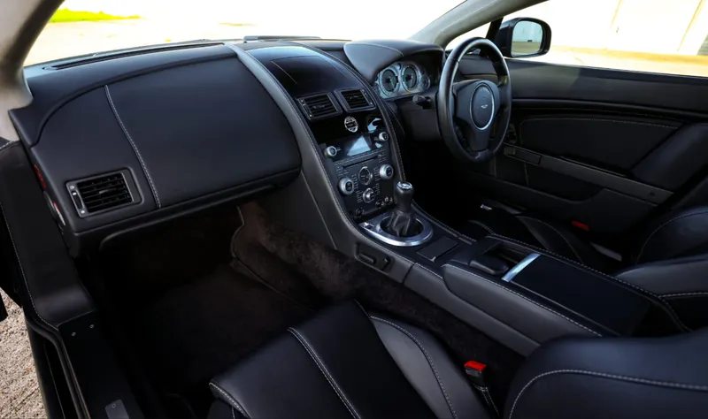 Aston martin v8 vantage ltckurqwbatquwcwtlhzn