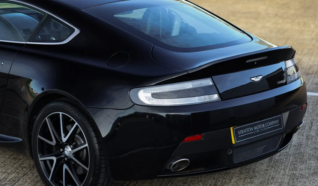 Aston martin v8 vantage eat2zhmwwu2k2v edys8f