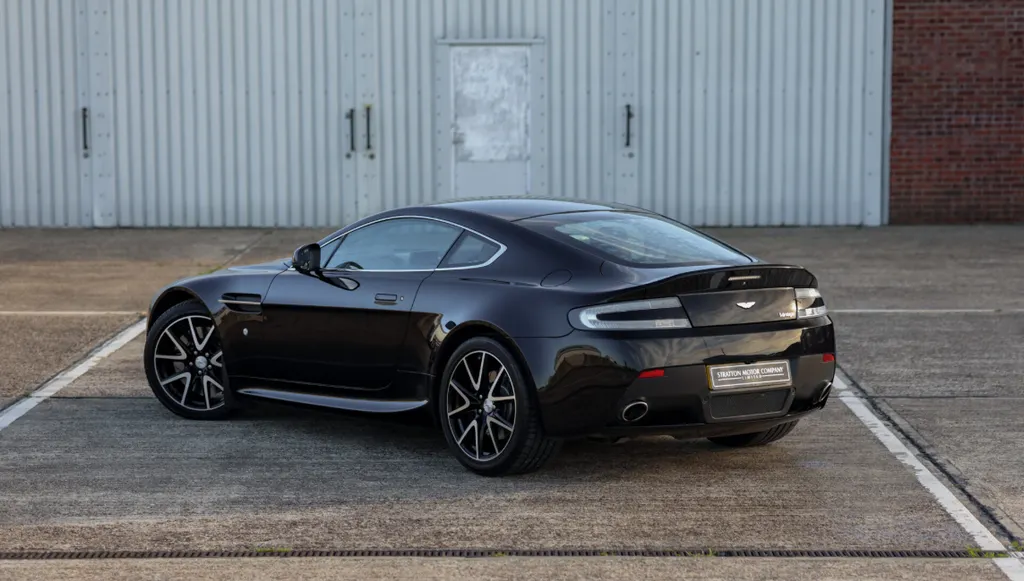 Aston martin v8 vantage hzc99suoi4vtdhnma0yhh