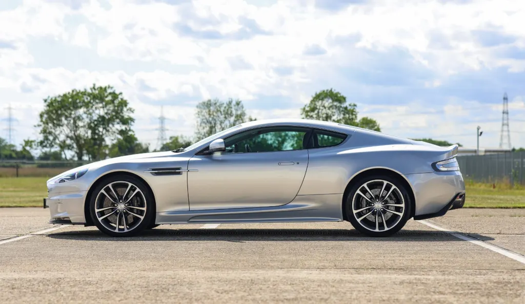 Aston martin dbs 8huxtrihwdowawrwws0on