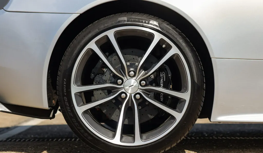 Aston martin dbs bpxvni88atmi3j5vr5tny