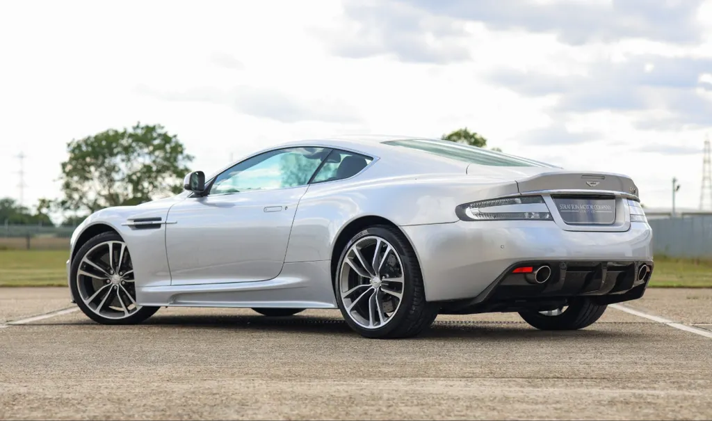 Aston martin dbs rzvif2zukolpemfpsfzpr