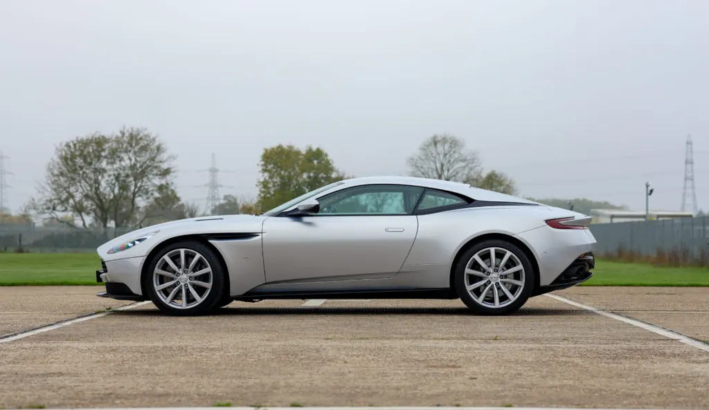 Aston martin db11 v6k87seoh2a58qd  y0ij