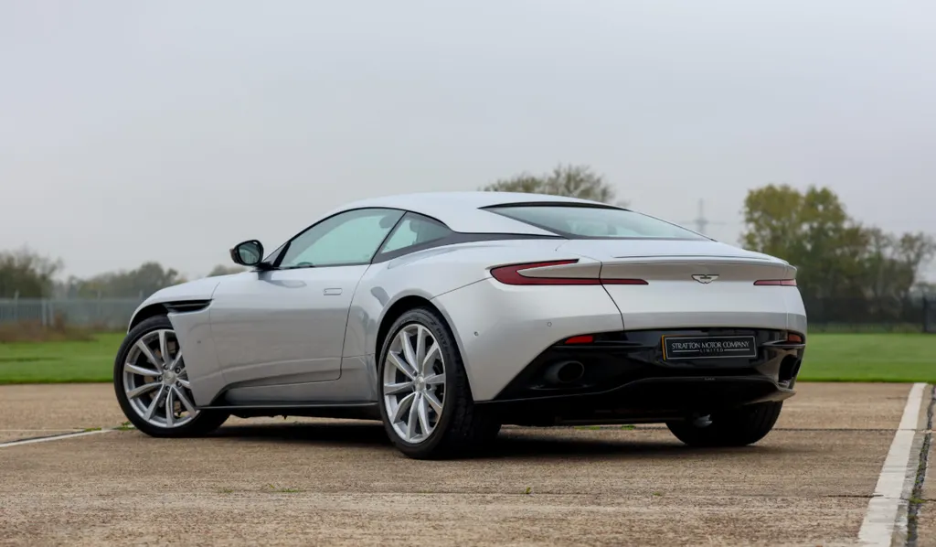 Aston martin db11 amqeibmp98e  bl1z 4t6