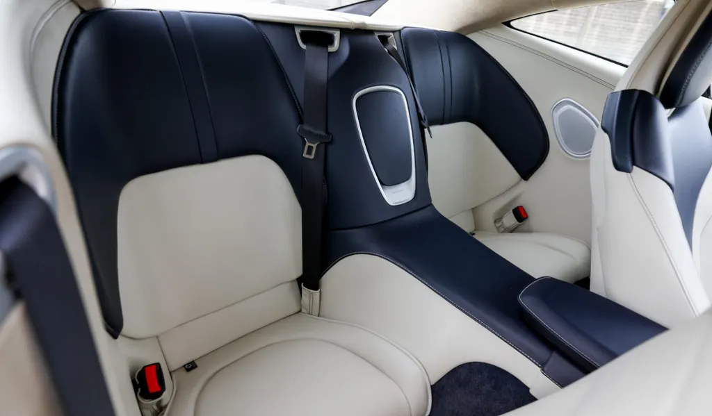 Aston martin db11 e3uaaguba6wskzxw0skhz