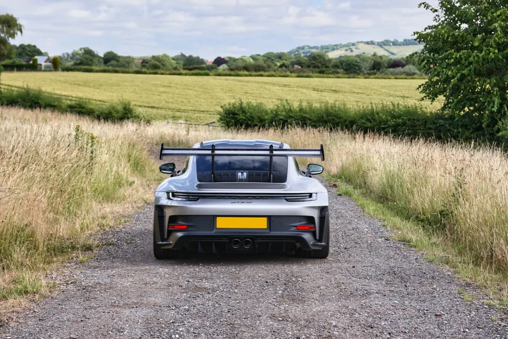Porsche 992 nffxwzoiufp j8zpv lvs