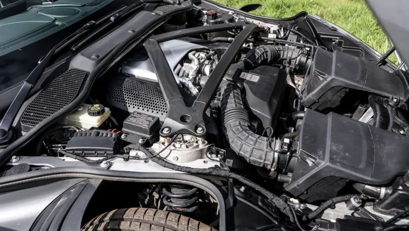 Aston martin db11 44u2jbq1heof2esjwroif