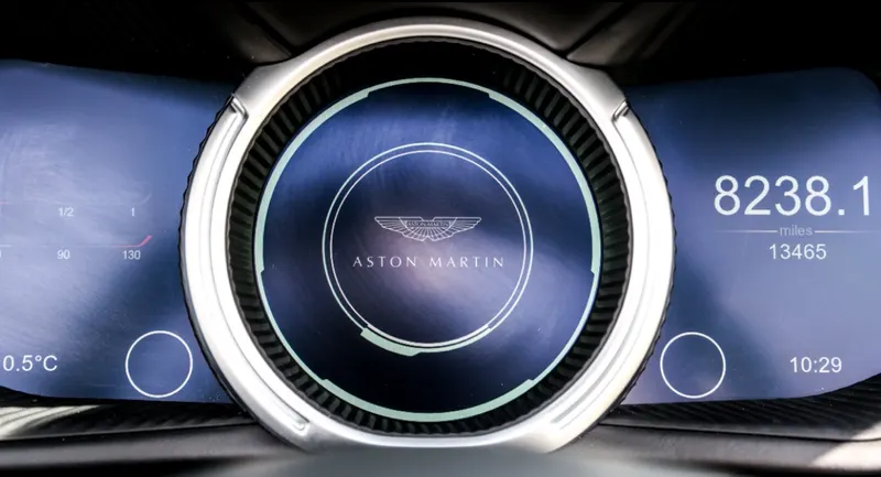 Aston martin db11 cvqt3fcjtp1yytmxmwcig
