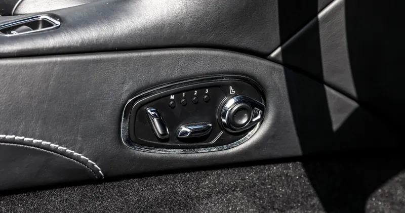 Aston martin db11 ehk202 9dsqjukxuyg8px