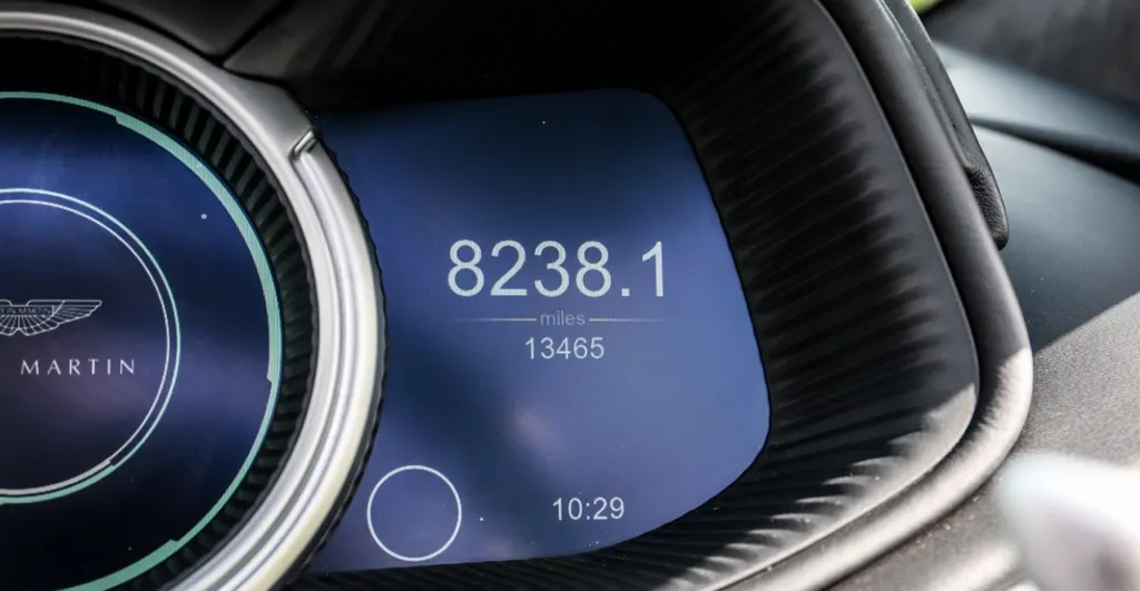 Aston martin db11 ij 7ilt4t4tggzfsgikh7
