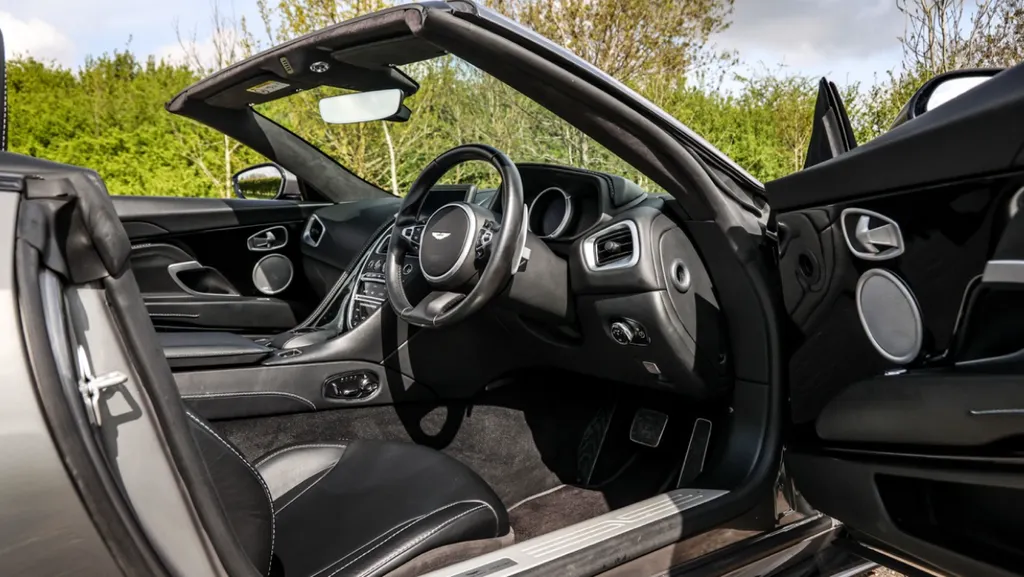 Aston martin db11 omgguspimwnaqhwsam8j4