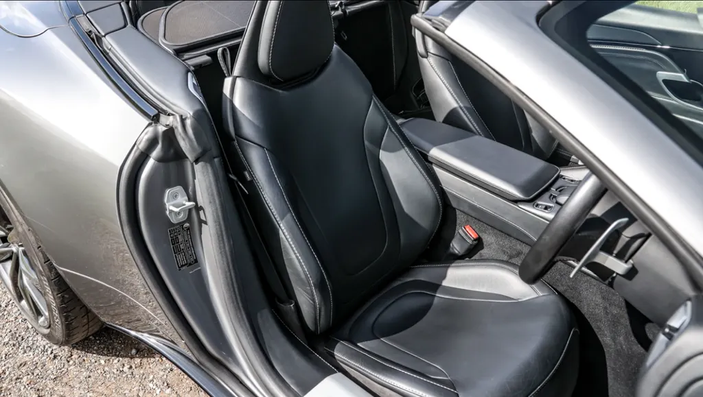 Aston martin db11 ubez9z9zrmle nmzjba2t