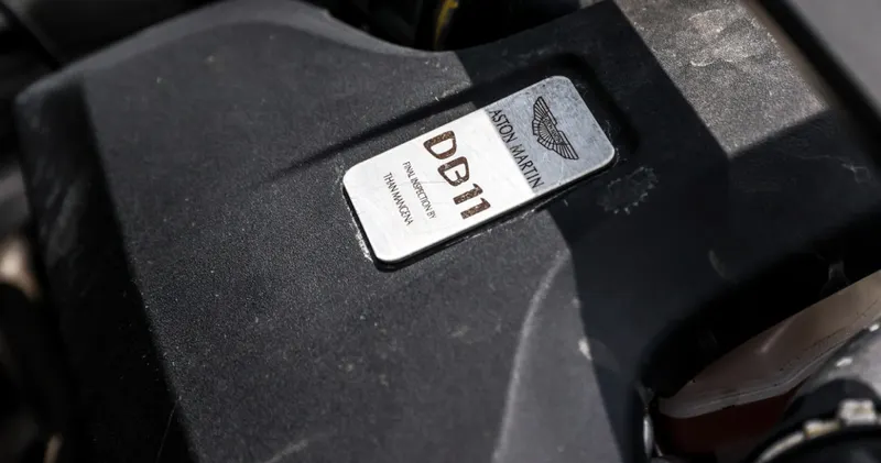 Aston martin db11 volante 2muxzqbamwbvn0ixue6ph