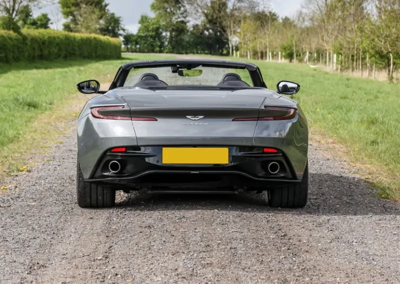 Aston martin db11 volante 9khgk4bfoqgkrnnzava1h