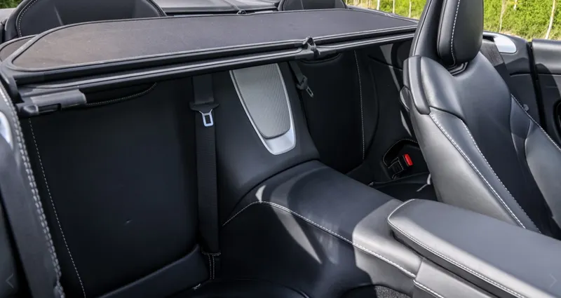 Aston martin db11 volante czuqqjxpykn5mzg7lojqv