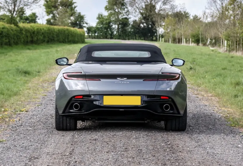 Aston martin db11 volante hfyh1m3id1wjegq7uq1n7