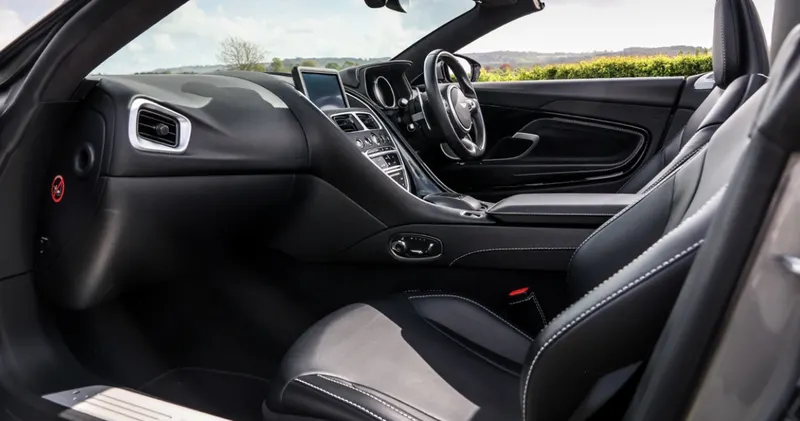 Aston martin db11 volante vt8 ikw4fsd6souhmdwxn