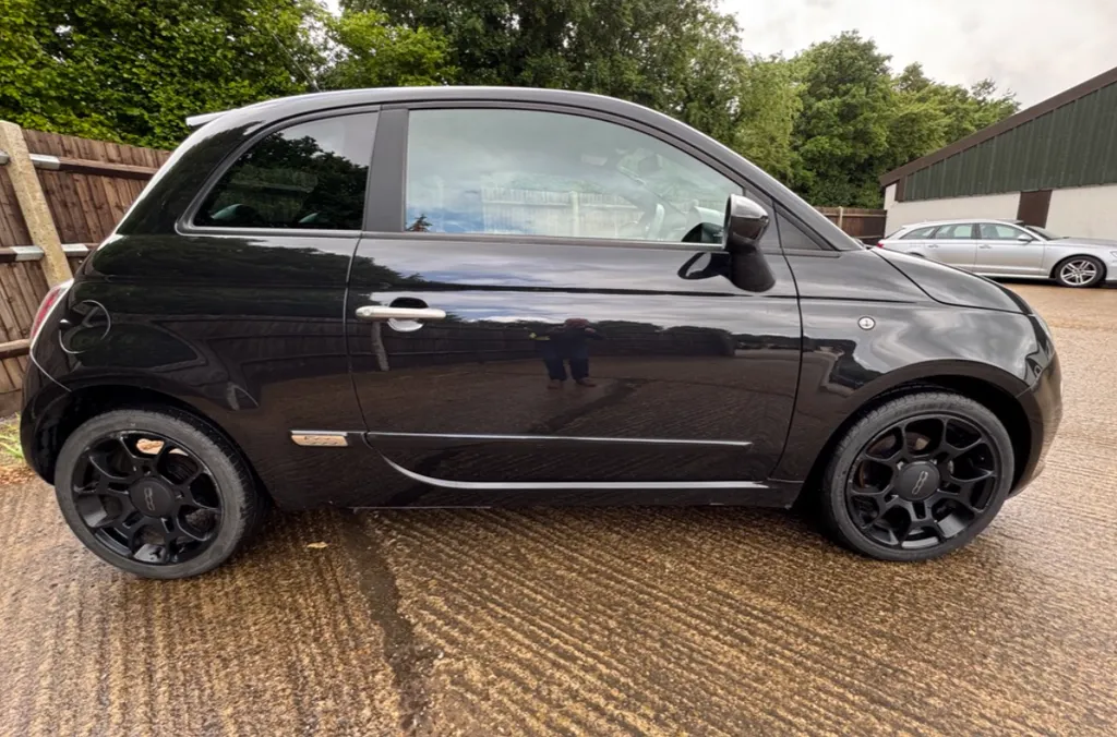 Fiat 500 ykombxred7njfa45xjhlr