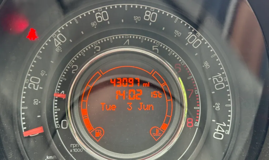 Fiat 500 zqxlfoaudfofmociniphl