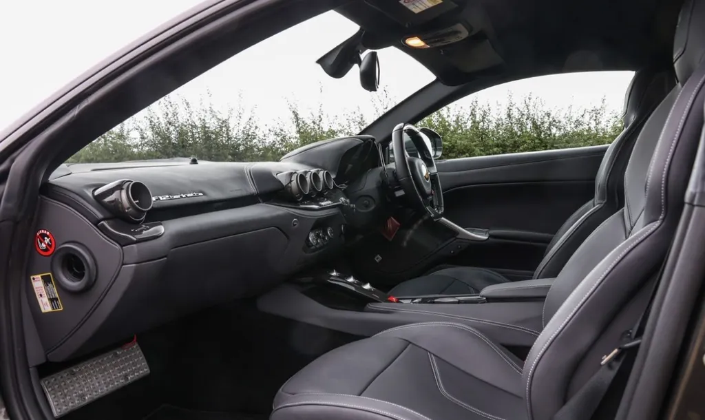 Ferrari f12 xlkgek0 cljjhmrezpczg