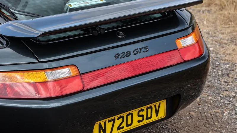 Porsche 928 gts ckmelvvfgh9e5ovlbl4ov