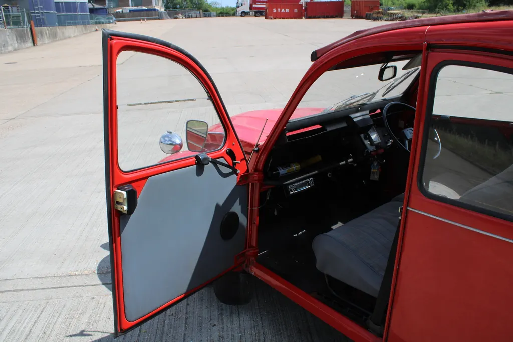 Citroen 2cv6 mnk9kvhkmphutbwbdi4z4