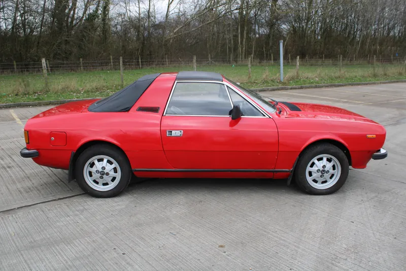 Lancia beta spyder 2000 cmyqh0dwmxjq9n8aku0hg