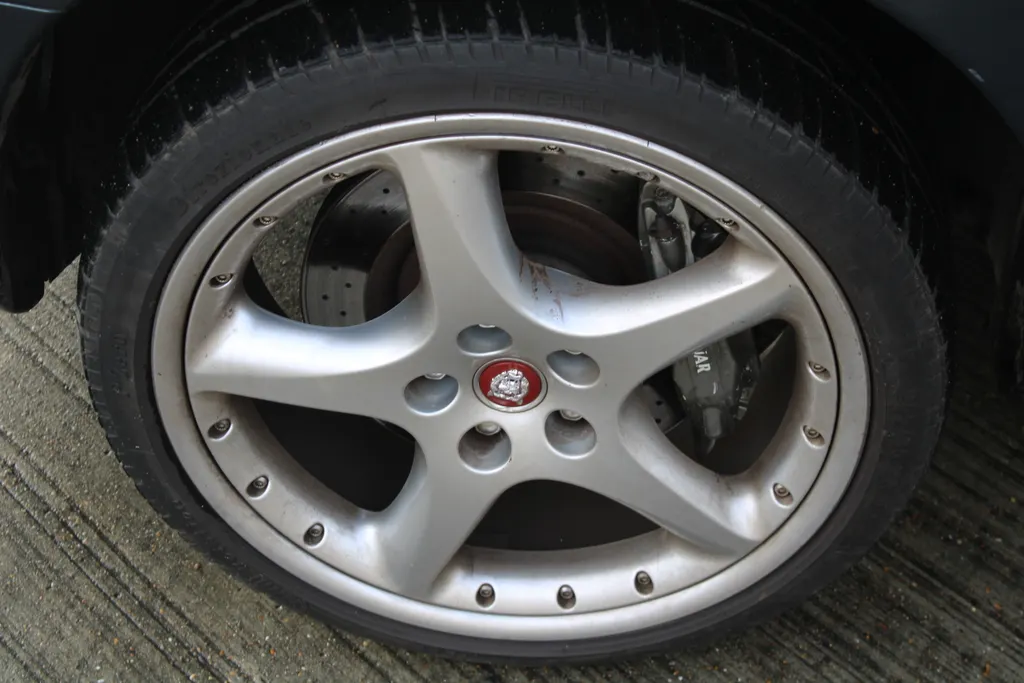 Jaguar xk8  huh8hcjyzrtfqkrhedzh