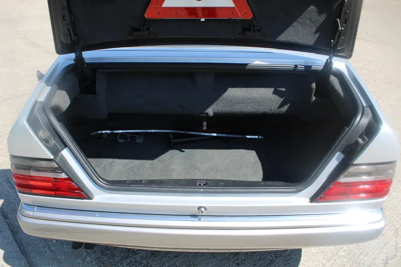 Mercedes benz e class 02u0xzifxamvaorjzzabc