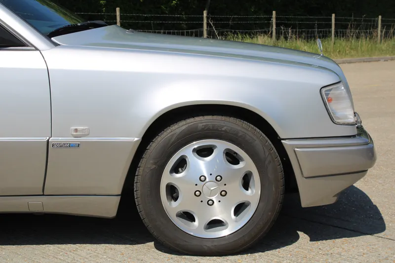 Mercedes benz e class oqtvyxg0foa6f6jxxz4 t