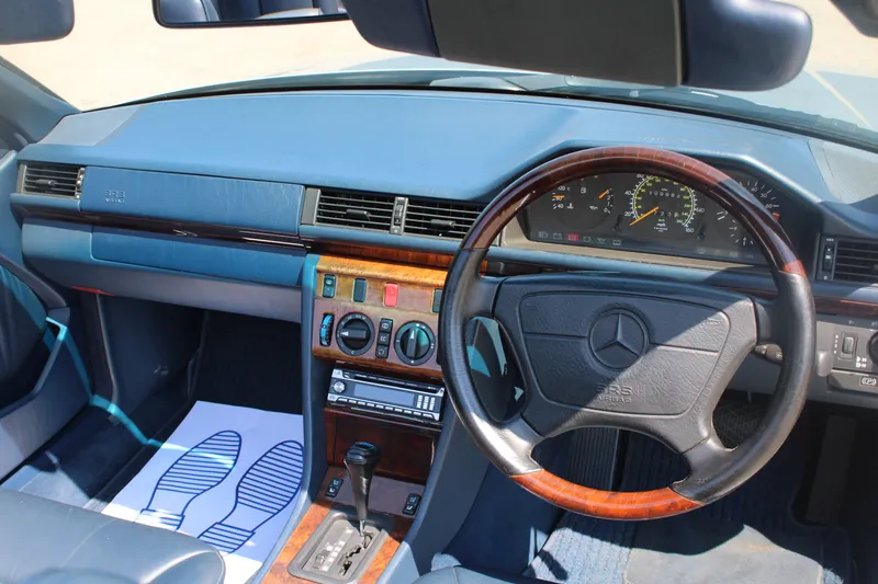 Mercedes benz e class  2jzby3xfj2cymx5qjqaa