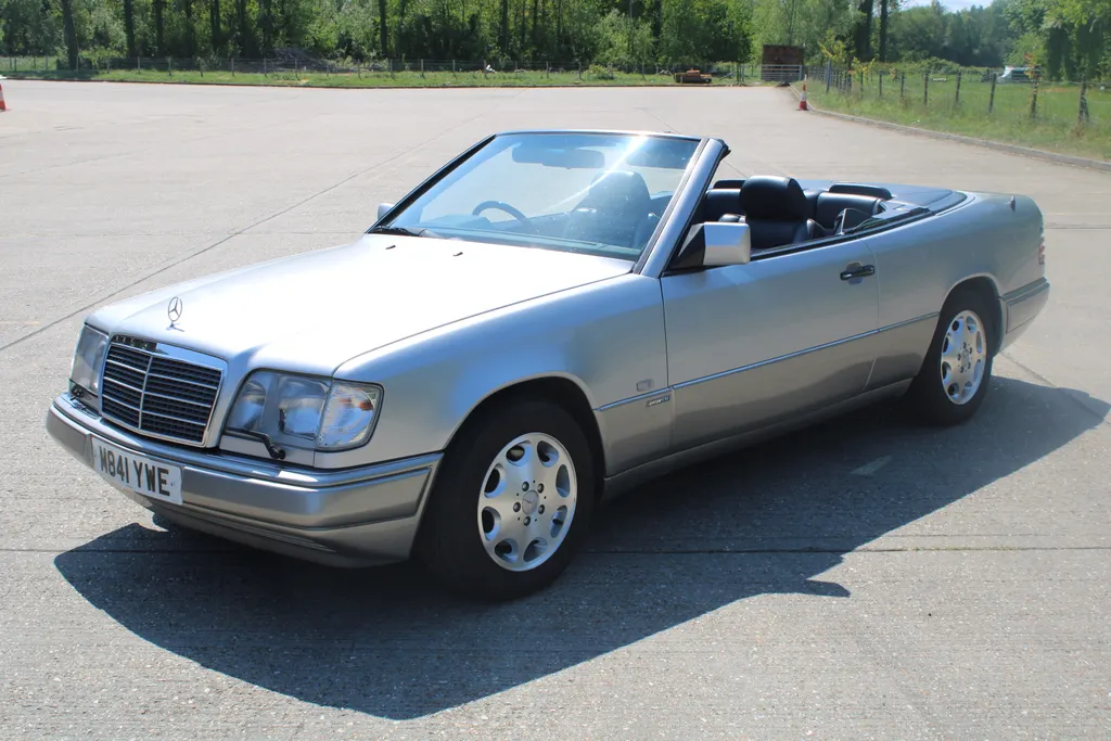 Mercedes benz e class mdtgb19kpguzjw 5p06xq
