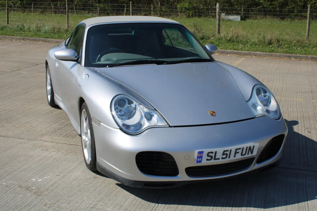 Porsche 911  clbr8z5af7xsgd zwo j
